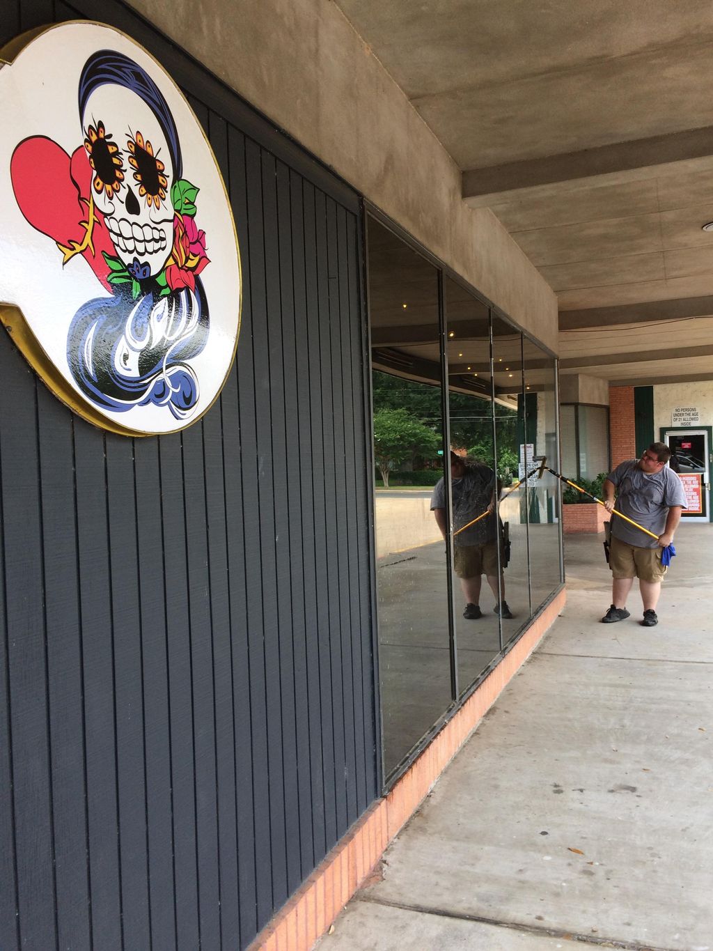 Exterior Window clean at local Mexican Restaurant