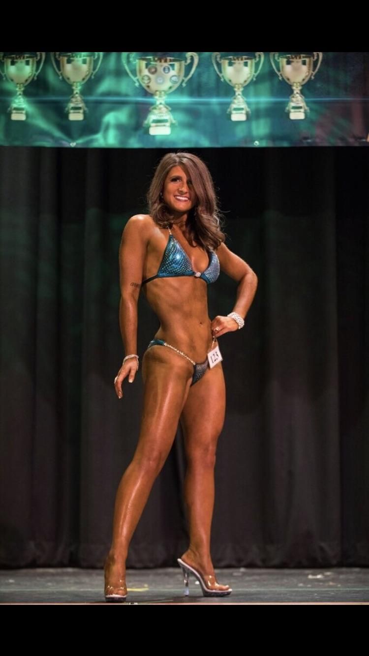 Shannon competing in her first bodybuilding compet