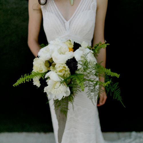 Photoshoot for Mywedding.com. Ferns + peonies. Gre