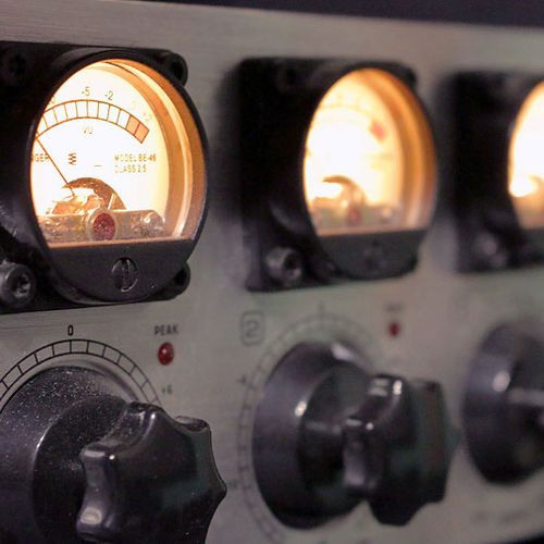 Tube preamp meters for vocal recording