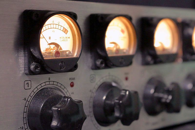 Tube preamp meters for vocal recording