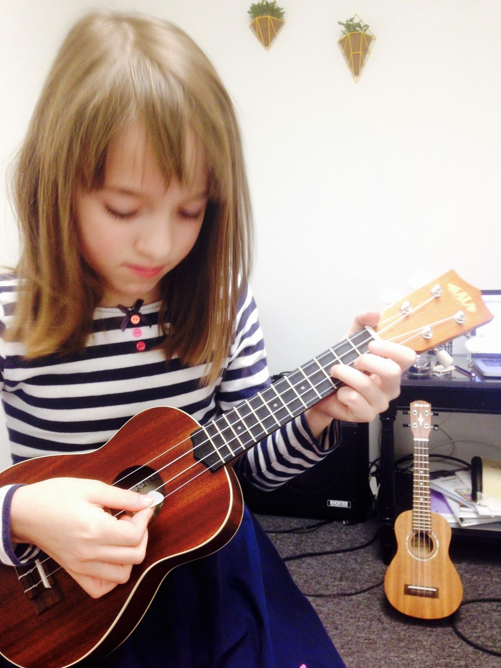Nathalie learns the ukulele