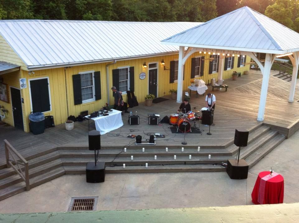 Outdoor wedding in Abita Springs LA.