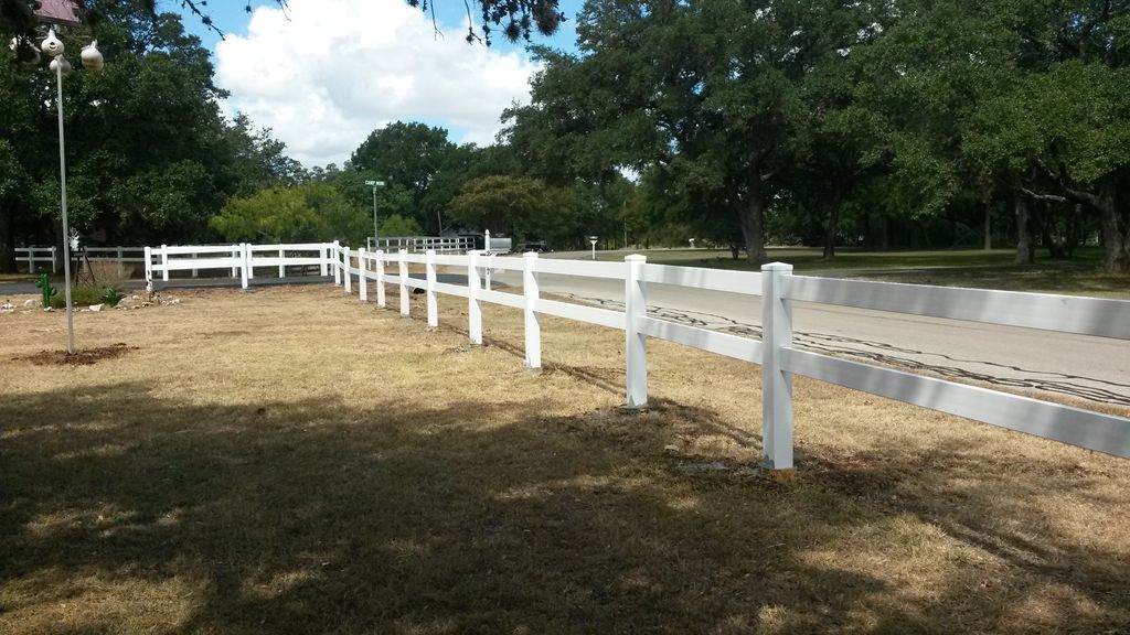 2 Rail Horizontal Vinyl Fence