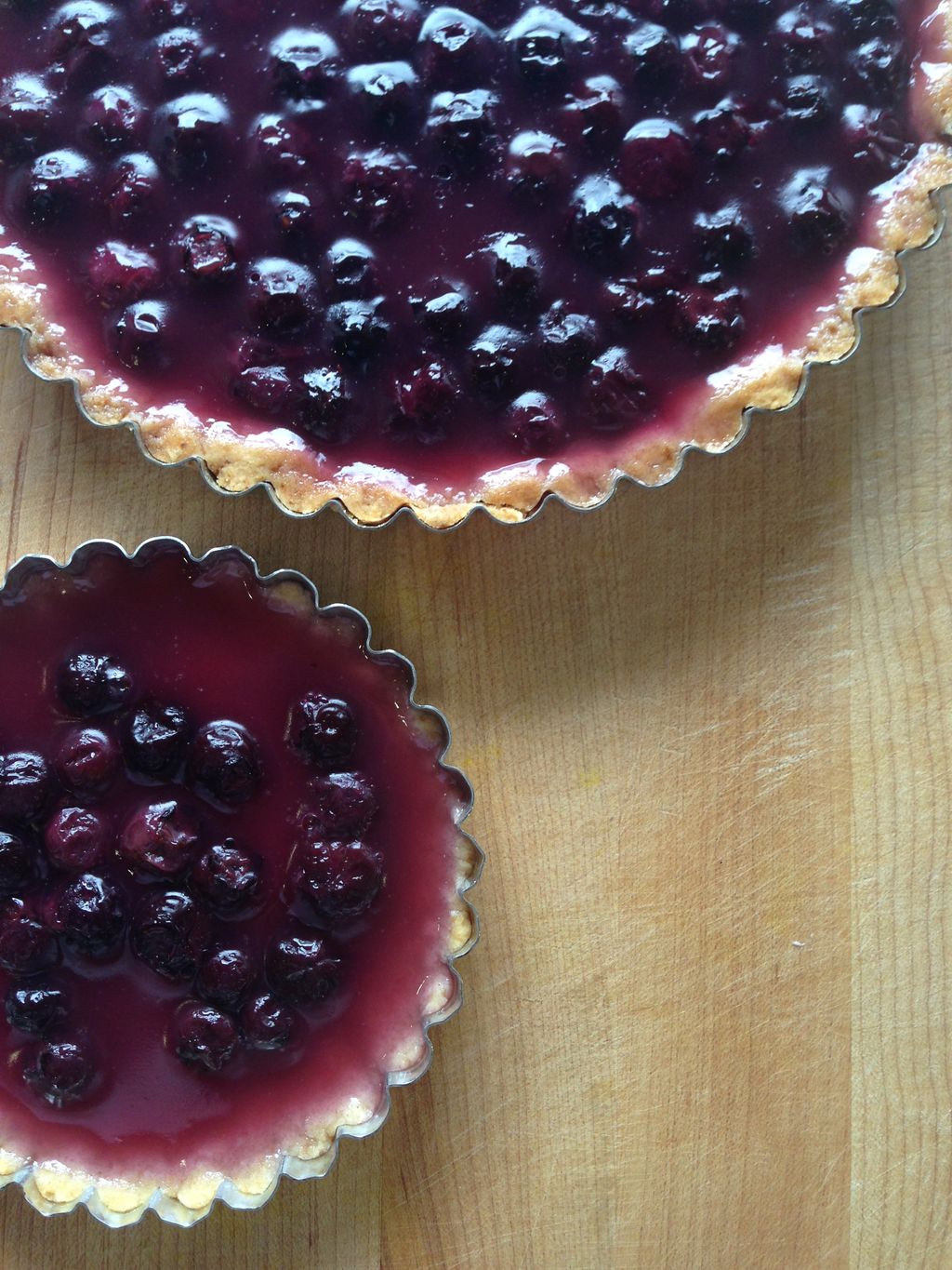 blueberry tart with almond cookie crust. no added 