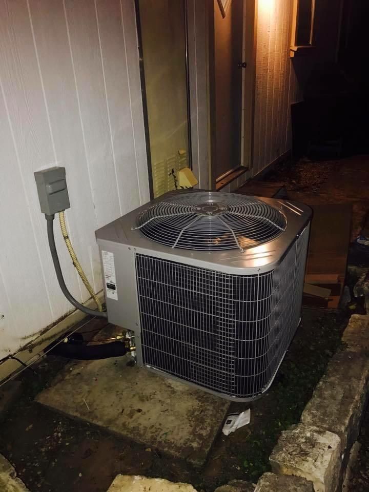 Carrier heat pump condenser installed in mobile ho