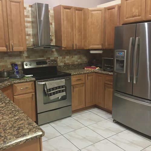 Same kitchen other view ,junking up cabinets get t