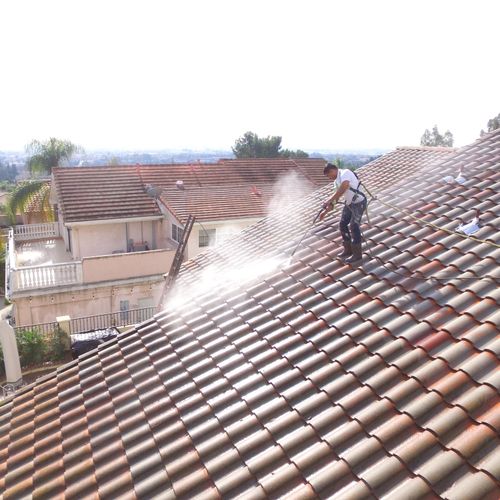 Pressure washing Roof