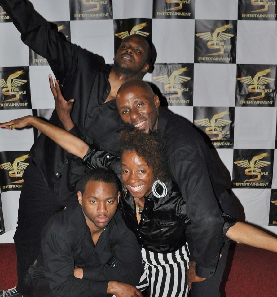 www.youtube.com/Smooth Bodies In Motion - Entertai