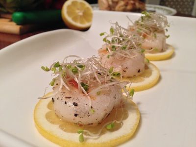 Seared Scallops with Lemon Vinaigrette and Sprouts
