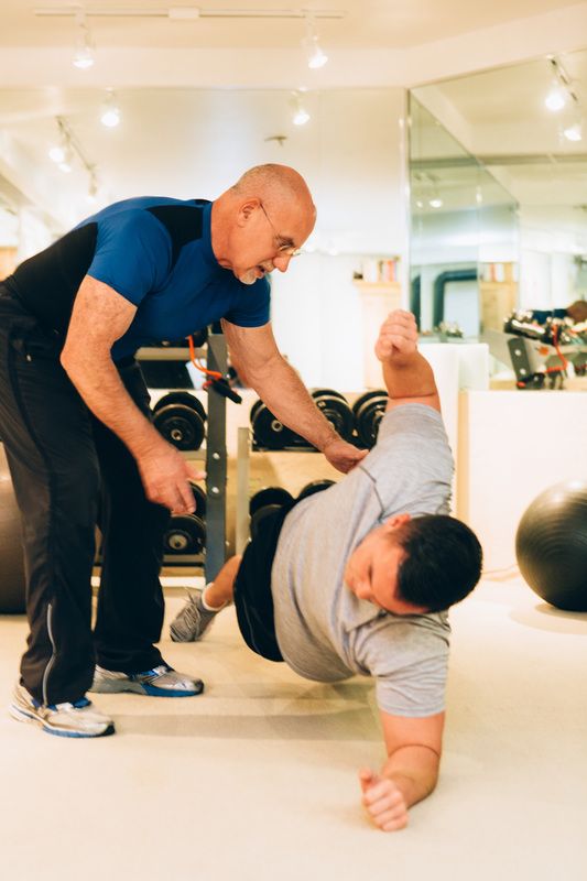 A front plank with side rotation.