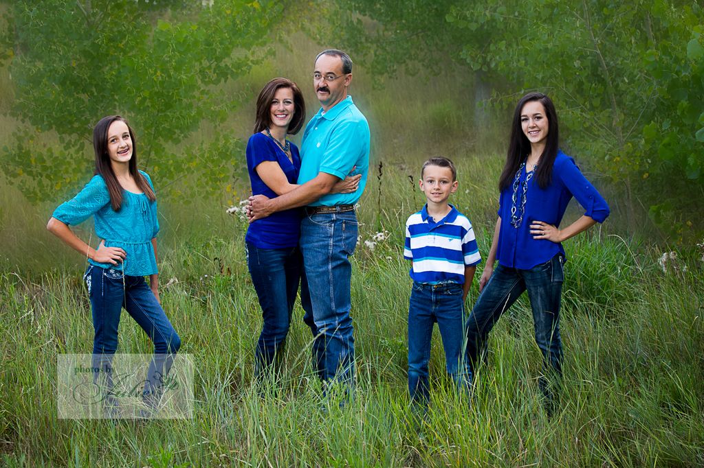 Family portraits that include guidance on wardrobe
