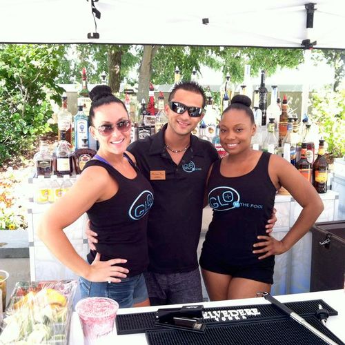 Glo at the pool, Mohegan Sun.
Bartender under the 