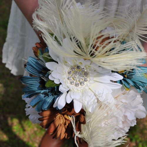 This simple but gorgeous bridal bouquet was such a