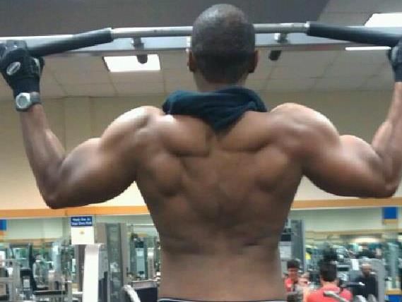 Wide grip pull up and hold