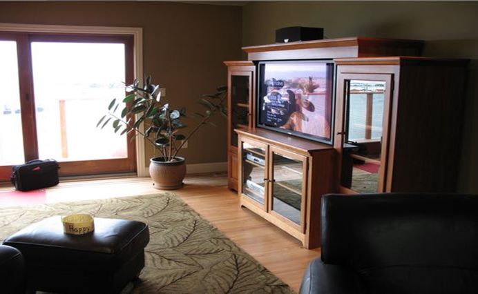 TV IN CABINET ON ARTICULATING ARM
San F
