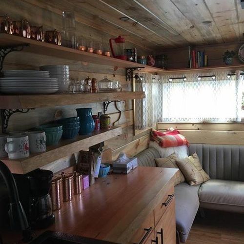 A regular airbnb tiny home I clean in North Portla