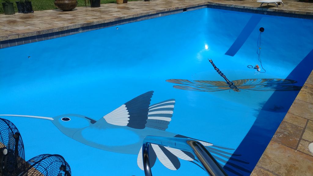 Freehand wildlife images painted on the bottom of 