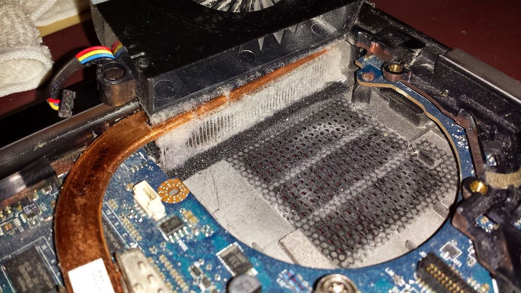 Notebook fans draw air from outside and blow air o