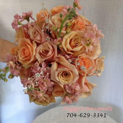 Bouquet in peaches and bling