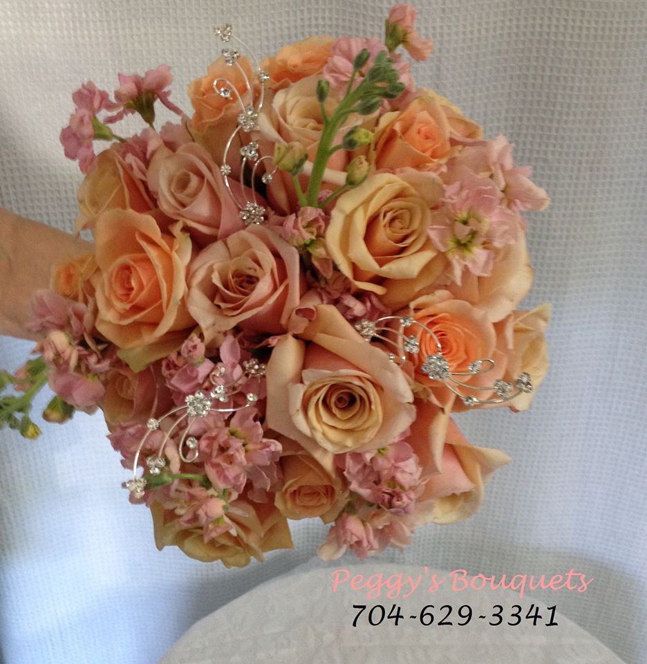 Bouquet in peaches and bling