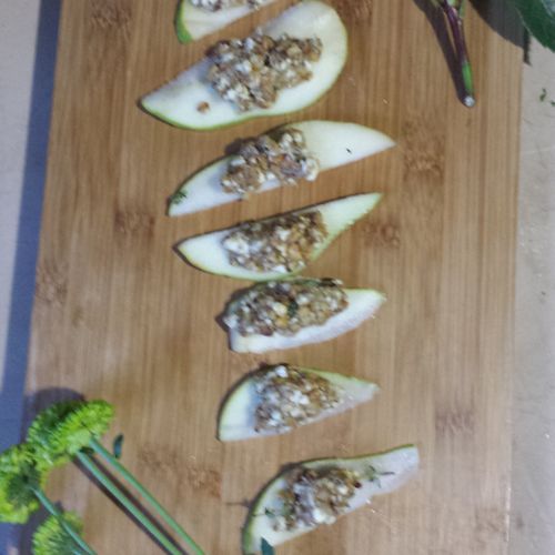 Sliced Pears with Gorgonzola and Candied Walnuts!