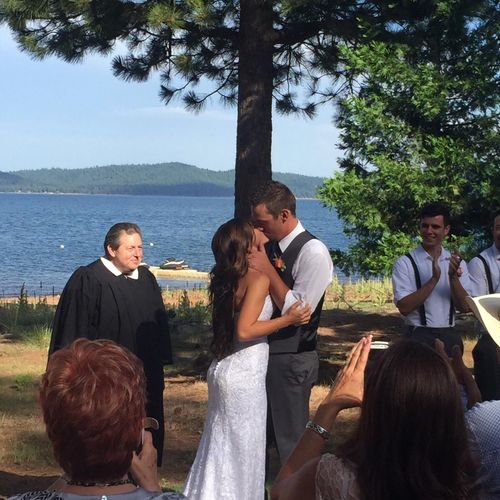 A wonderful wedding on Lake Almanor...