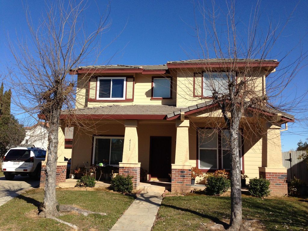 2-story stucco with Mission Tan body and Sequoia R