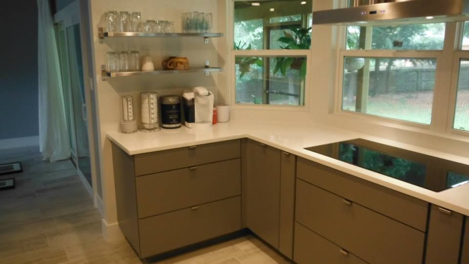 Open glass shelves, very modern!