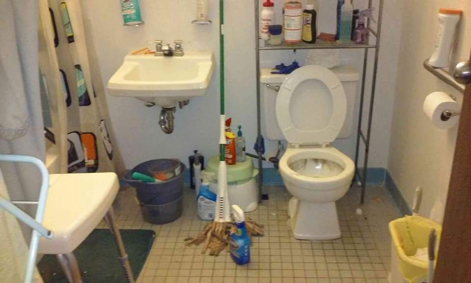 Bathroom before cleaning