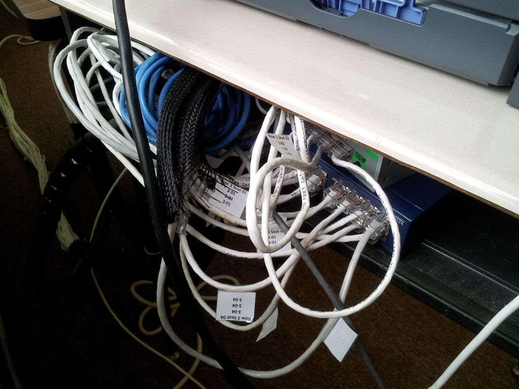 Custom "cable label" cable management solution (Ju