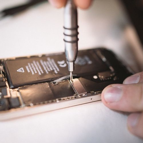 IPHONE AND TABLET SCREENS REPLACEMENTS