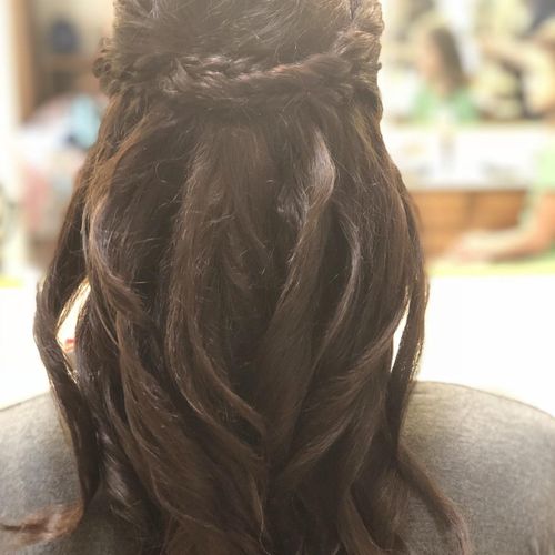 Bohemian bridal hair with soft waves