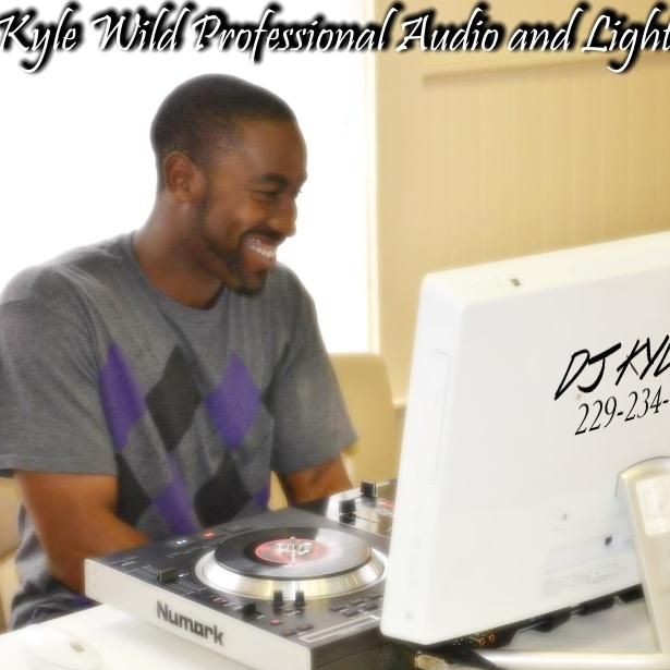 DJ Kyle Wild Professional Light and Sound