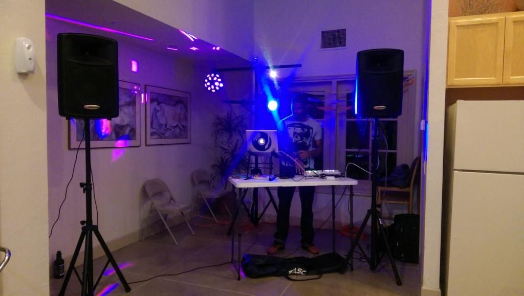 DJ Tigre and light show