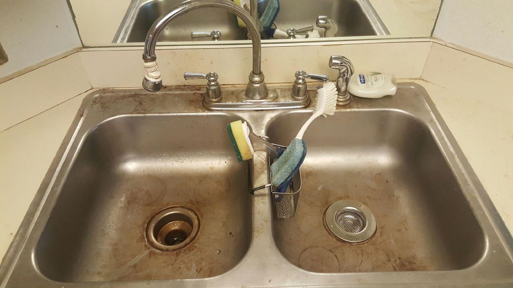 Kitchen sink before we cleaned it.