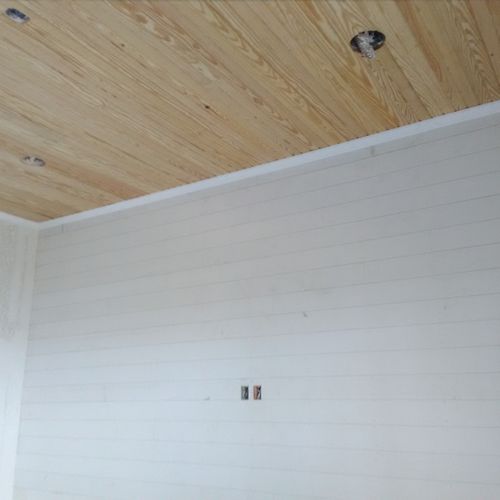 tongue and groove 1x6 ceiling with crown moulding 