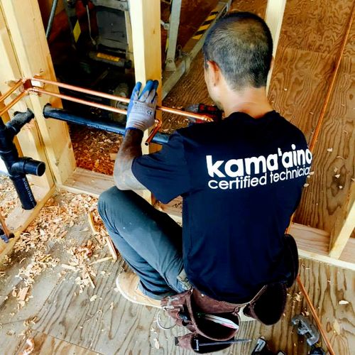 Kamaaina crew working on water, waste, and vent on