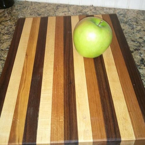 Custom cutting boards made of maple, cherry and wa