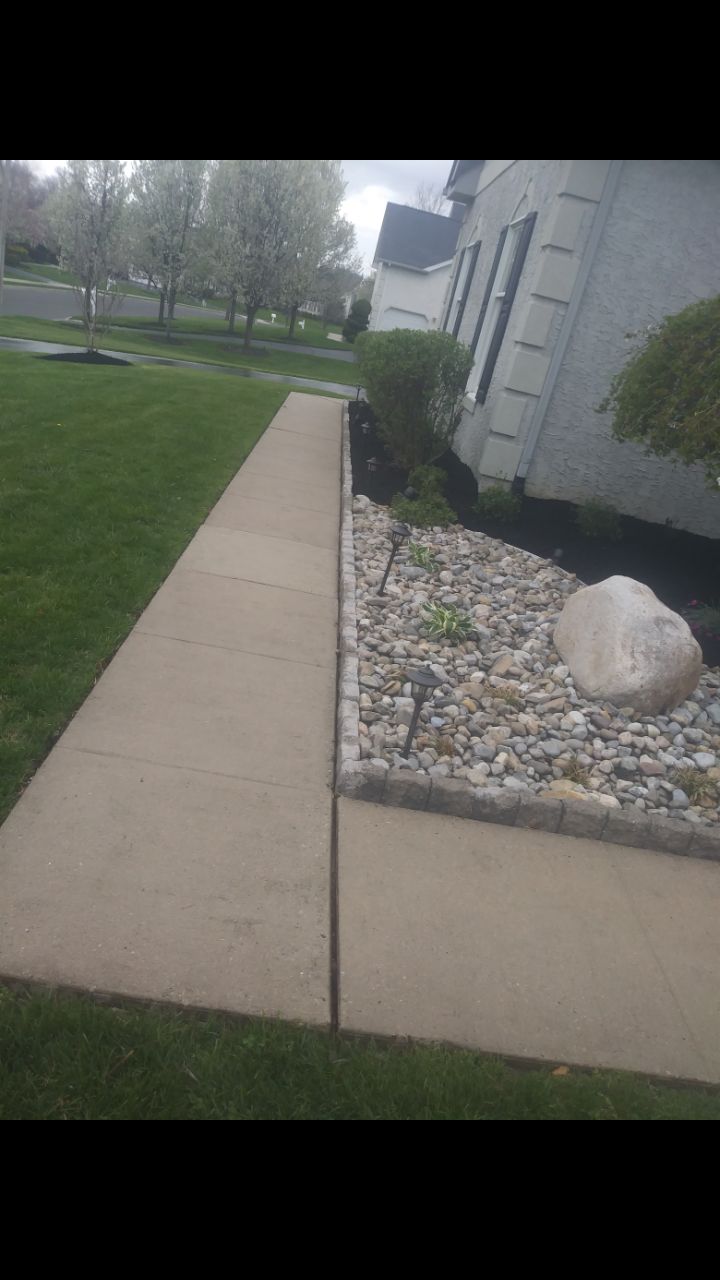 porwewash,lawnmowing, mulching, riverrock installa