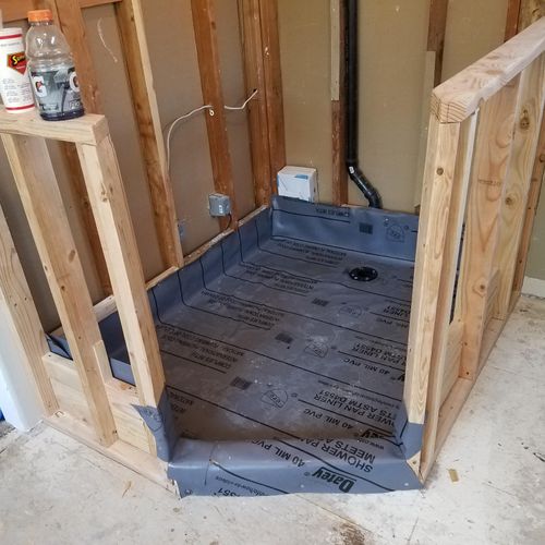 Neo angle shower frame and shower pan liner
