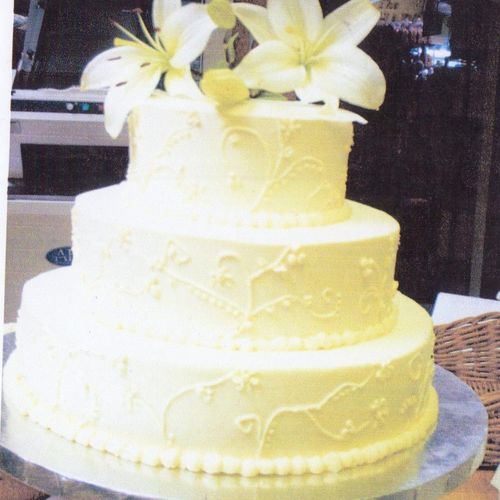 Buttercream cake with side piping and flowers