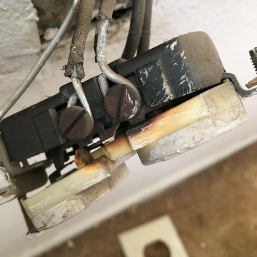 Aluminum wire connected directly to copper outlet 