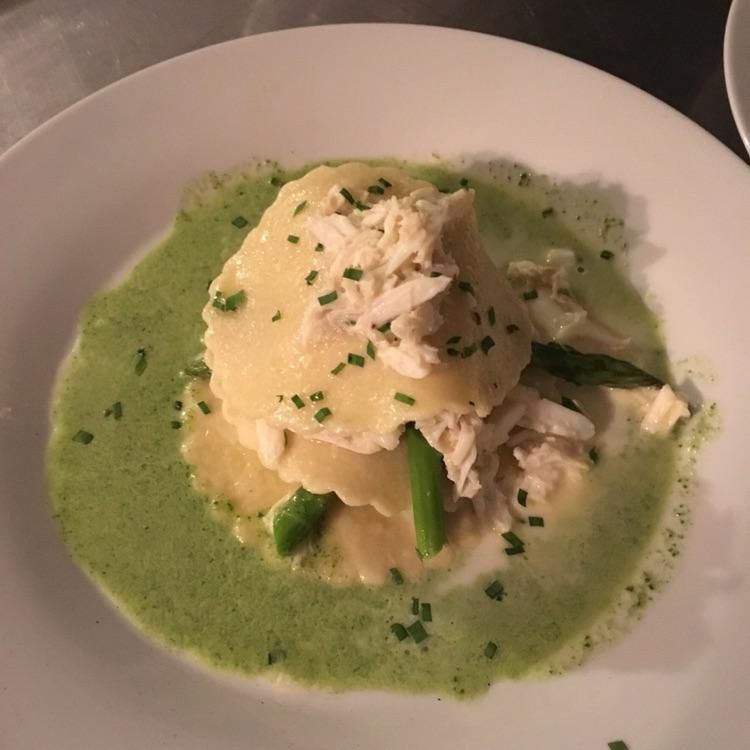 Open Ravioli with crab and asparagus 