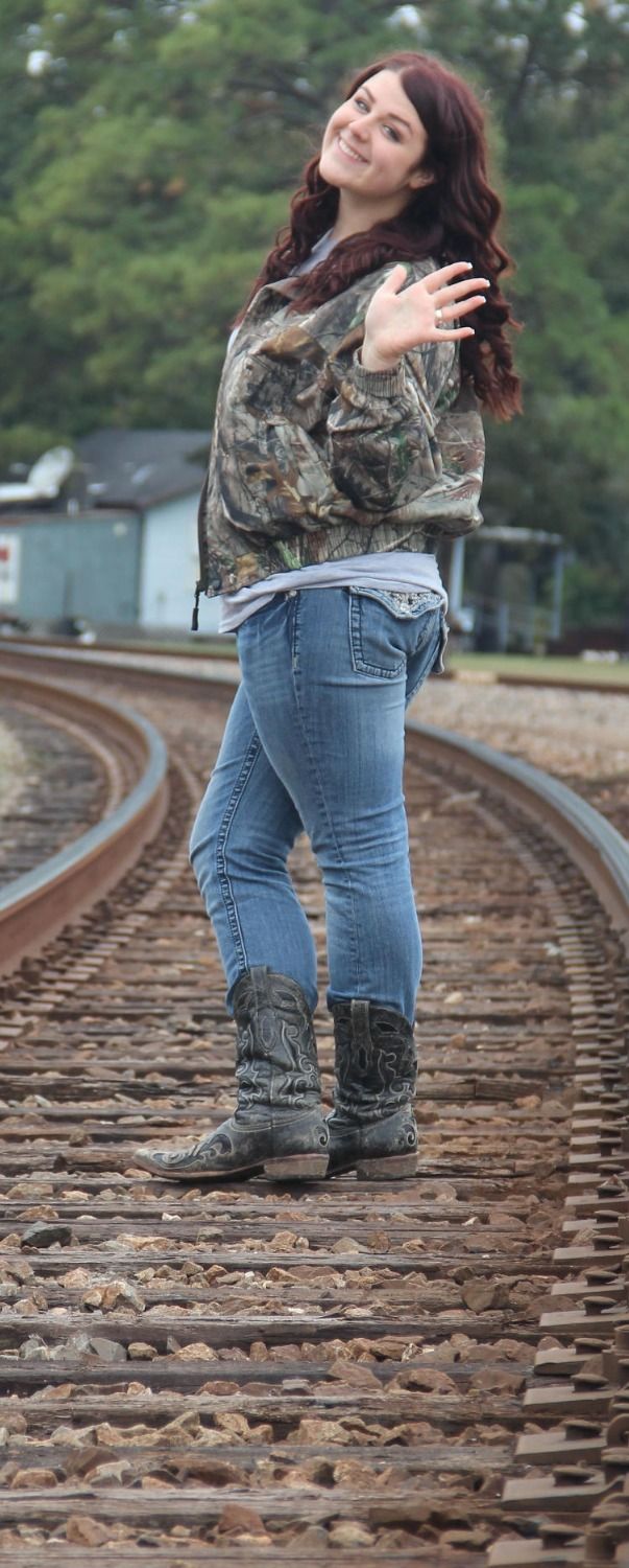 Savannah's senior portraits in Old Town Spring