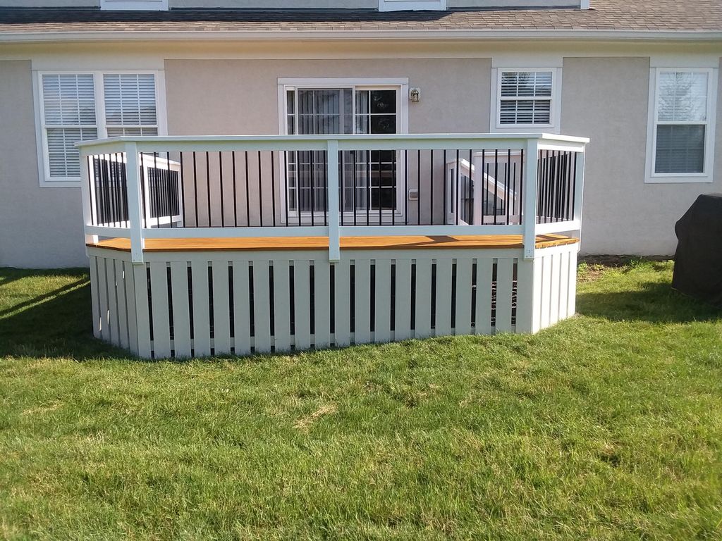 This is a deck we finished in Blacklick, Ohio.  Fi