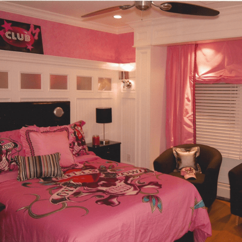 Teenage girls bedroom in Bellmore. What teenage gi