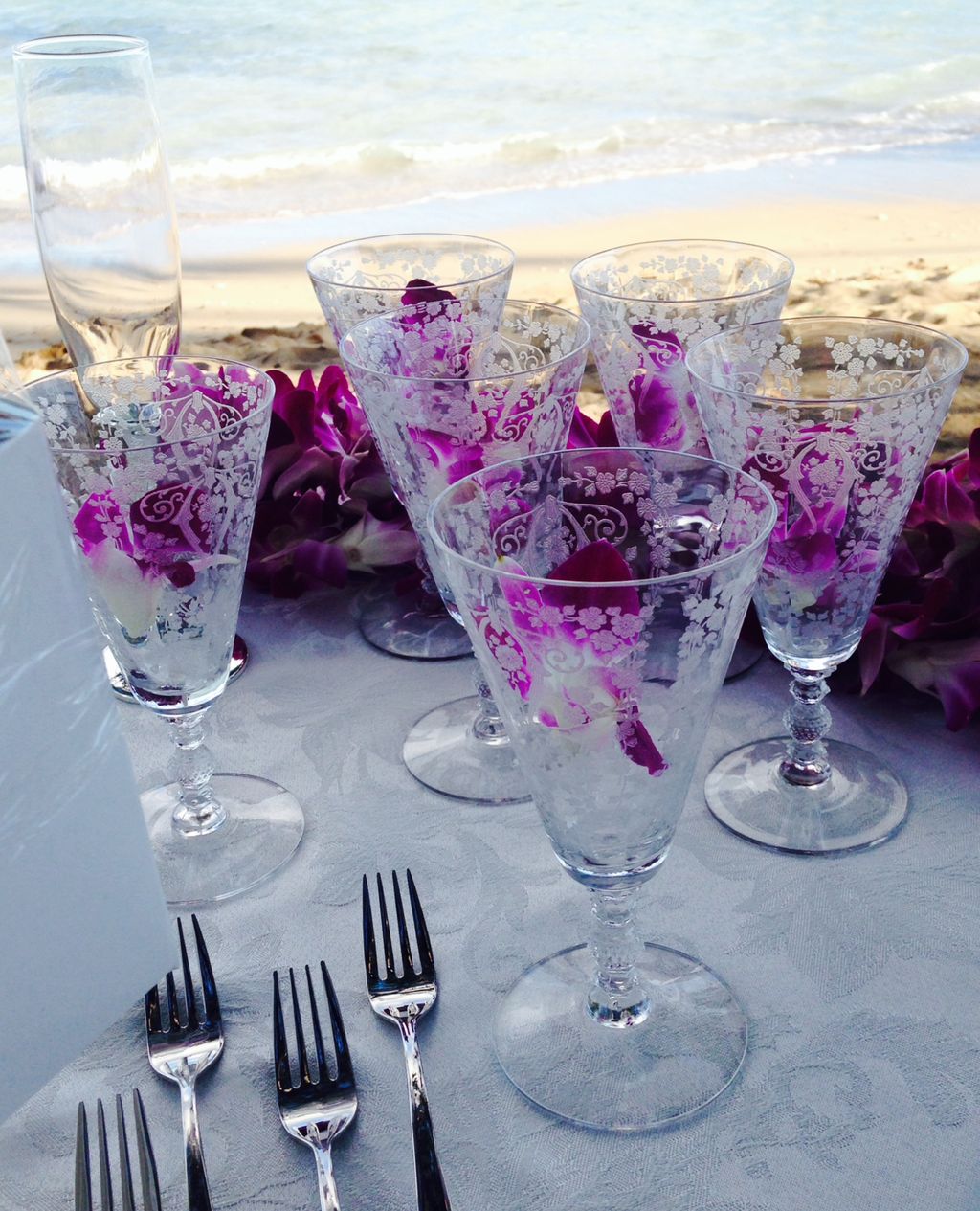 Cut the cake and sip bubbly on the beach!