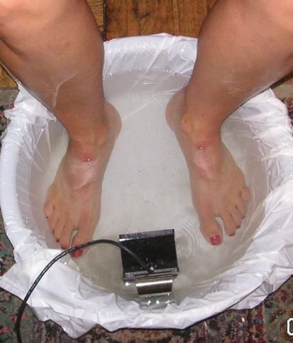 feet in footbath before cleanse