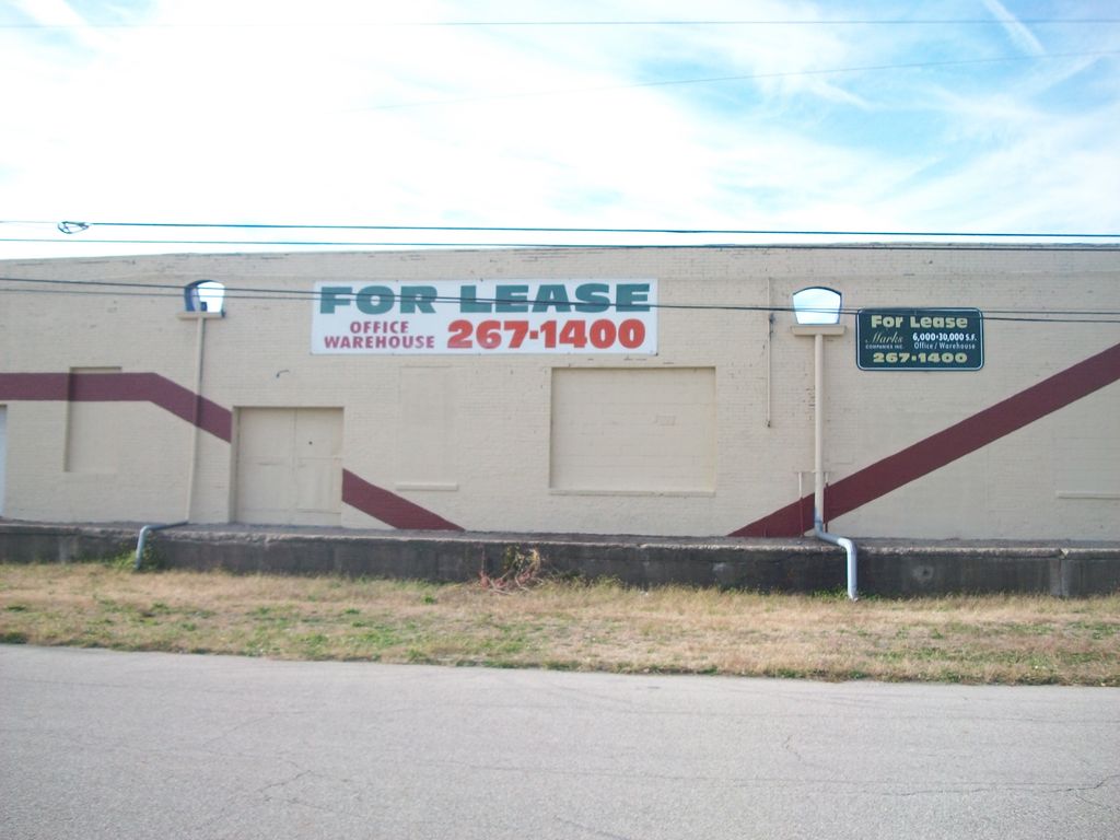 This wall can be seen on the 1-65 south corridor b